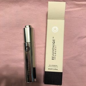 Monat’s Rejuveniqe oil. Brand new, never used!!!